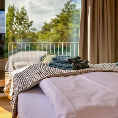 Ostsee Baumhaushotel - Auf Hoehe Der Baumkronen *